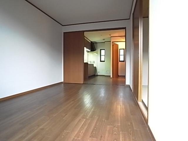 ピュアコートシミズの居間写真