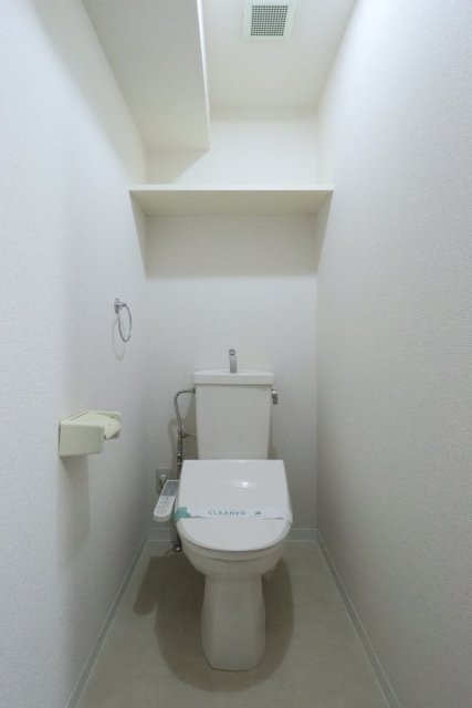 東急田園都市線 三軒茶屋駅 徒歩5分 9階建 築28年のトイレ写真