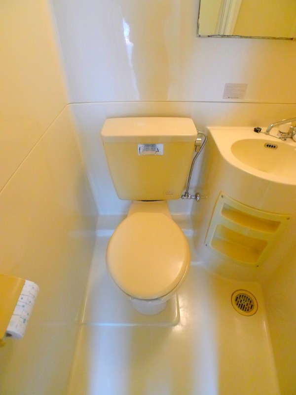 地下鉄鶴舞線 大須観音駅 徒歩5分 5階建 築41年のトイレ写真