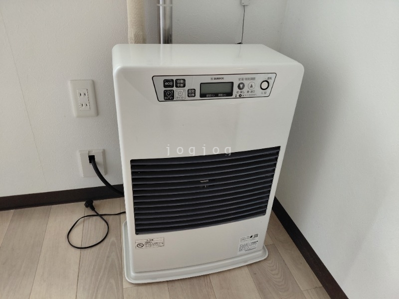 その他設備　冬はあったか石油ストーブです。