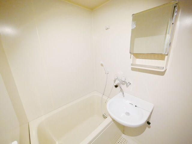 バス・シャワールーム　※別部屋参考写真です