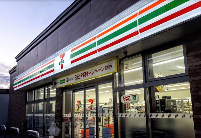 コンビニ　セブンイレブン札幌元町駅前店（コンビニ）まで335m