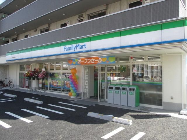 コンビニ　ファミリーマート（コンビニ）まで440m