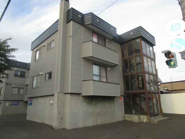 札幌市北区篠路五条のアパートの建物外観