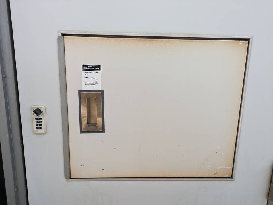 エントランス　宅配ボックス