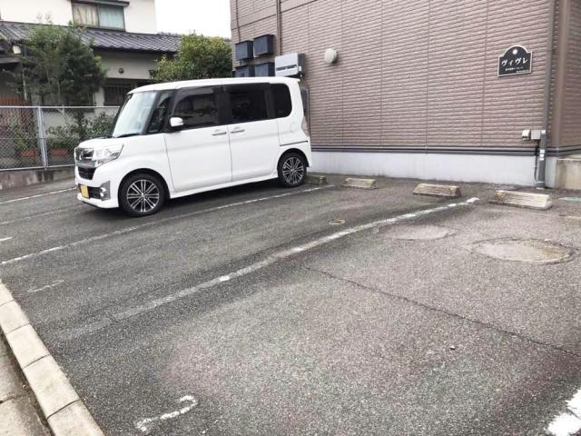 【ヴィヴレの駐車場】