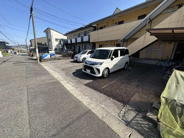 【メゾン榊原の駐車場】