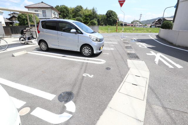 【モンレーヴの駐車場】