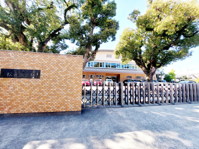 【伊予郡松前町大字筒井のマンションの小学校】