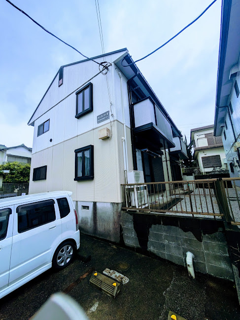 【横浜市神奈川区菅田町のアパートの駐車場】