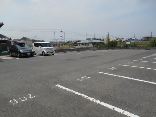 【岩出市曽屋のアパートの駐車場】