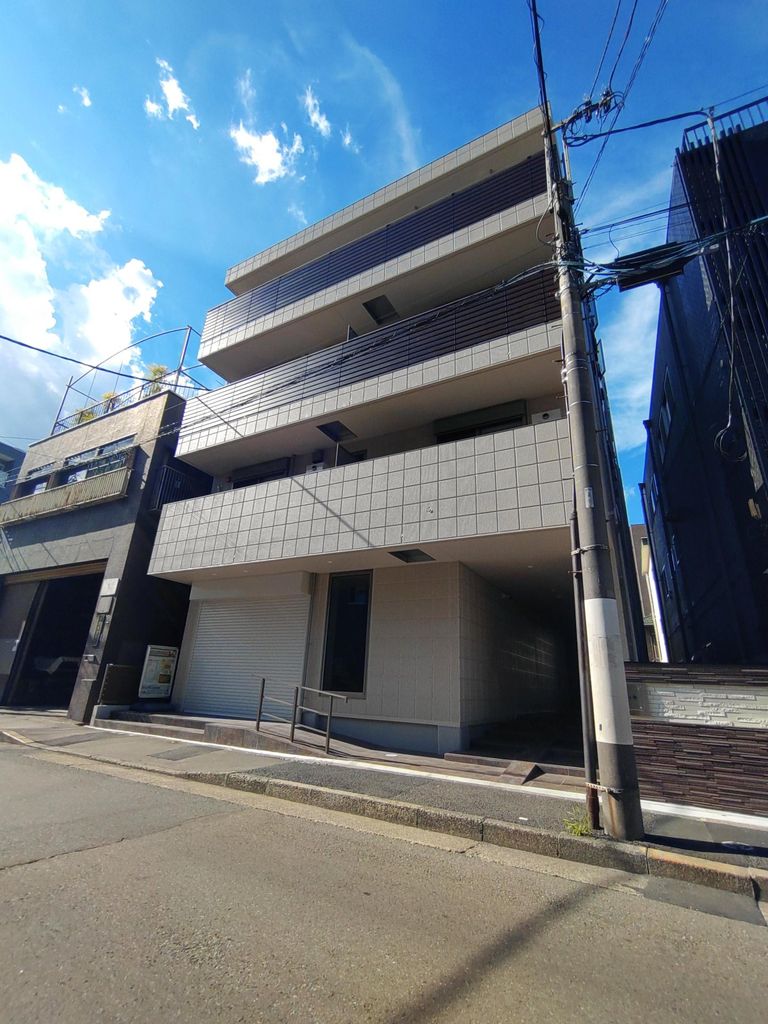 八王子市本町のマンションの建物外観