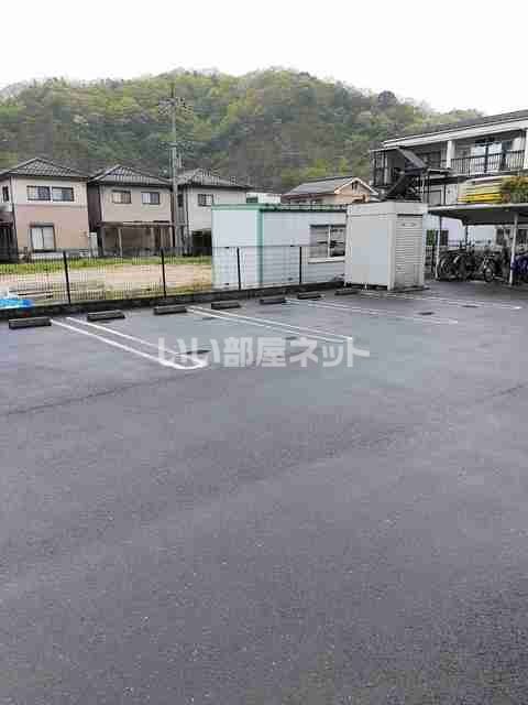 【舞鶴市田中町のアパートの駐車場】