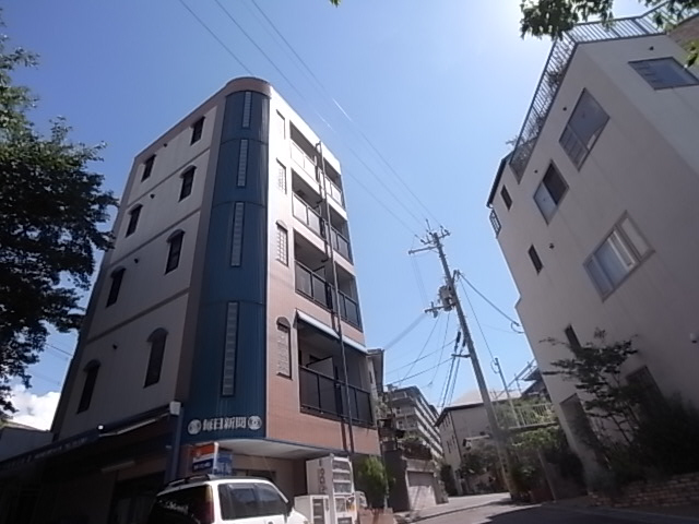 芦屋市親王塚町のマンションの建物外観