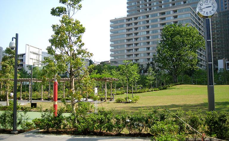 【パークコート赤坂檜町ザタワーの公園】