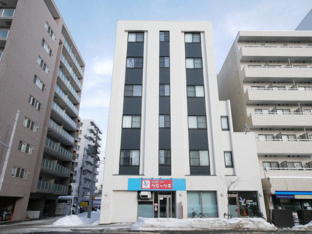 札幌市北区北十二条西のマンションの建物外観