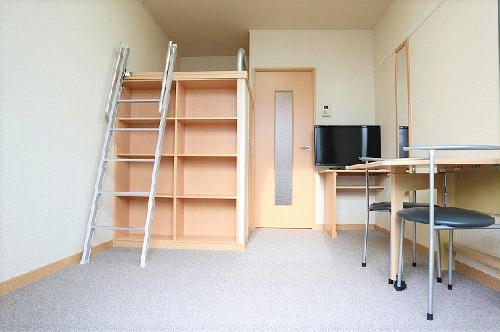 居室・リビング　1F　フローリング　２Ｆ/3F　カーペット