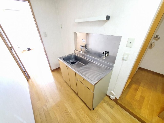 キッチン　同物件・別部屋の写真です。