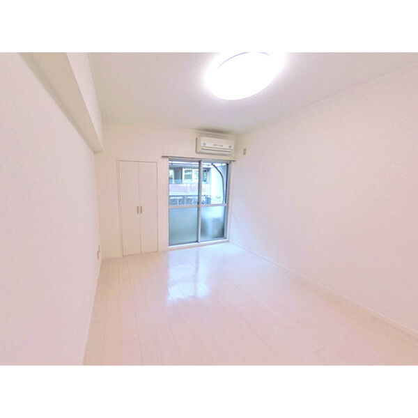 居室・リビング　※208号室の写真です