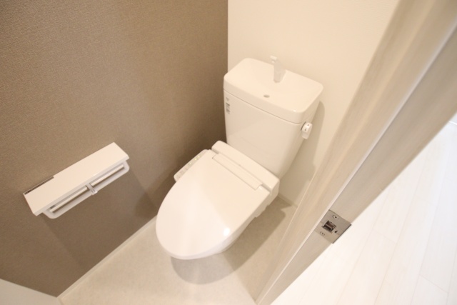 トイレ　※別室の参考写真の為、現況優先です。