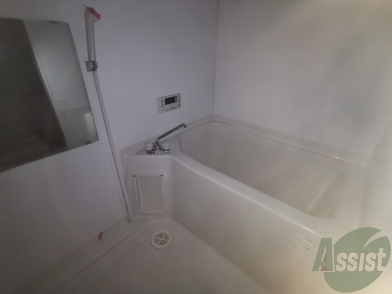 バス・シャワールーム　バスルームは疲れを癒すのに十分な広さです。