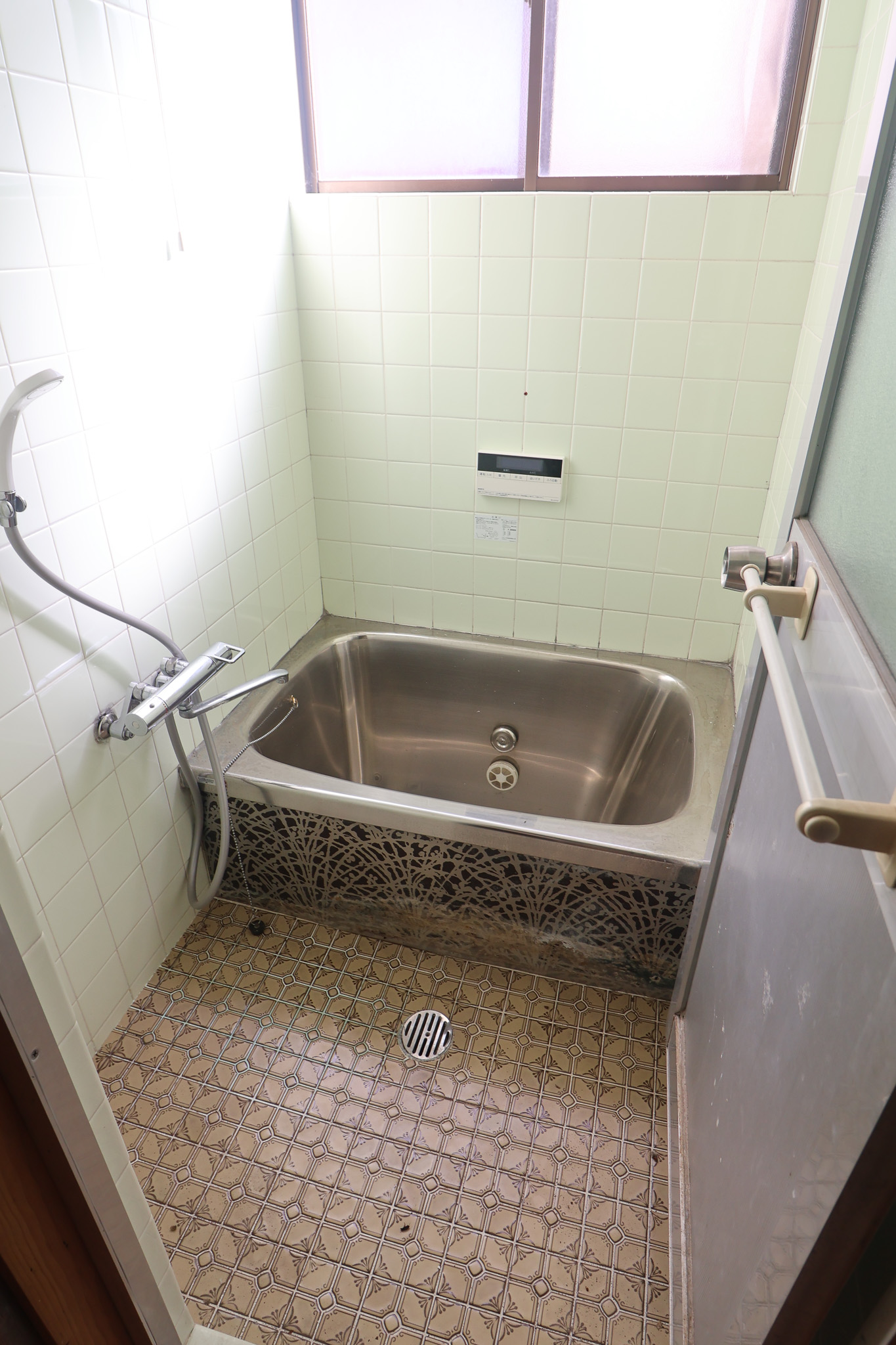 バス・シャワールーム　【東・手前】