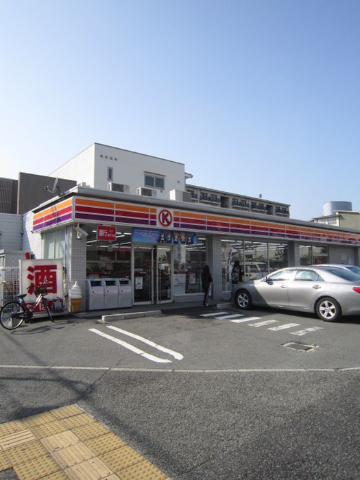 コンビニ　サークルＫサンクス（コンビニ）まで311m