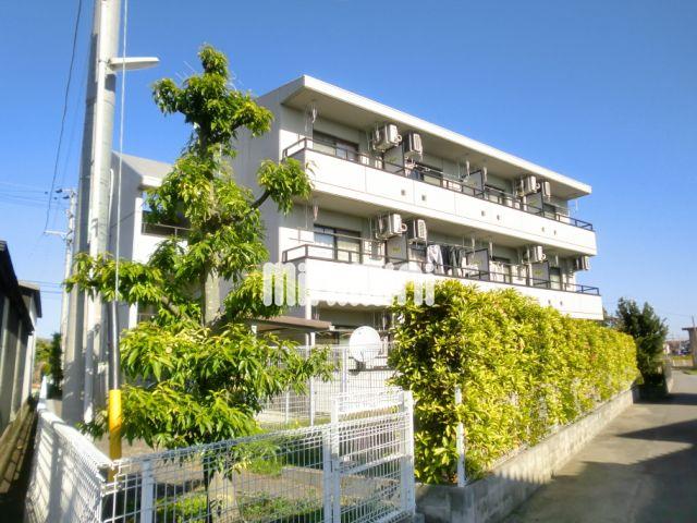 建物外観　重量感ある鉄筋コンクリートマンション。