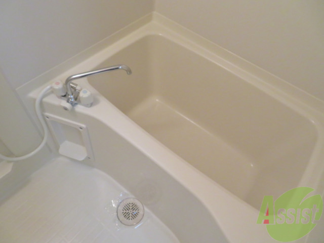 バス・シャワールーム　バスルームはこちらです。広々としてゆったり休めます。