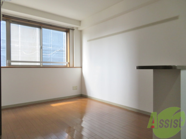 居室・リビング　８帖のダイニングキッチン。ご飯を食べるお部屋ですね。