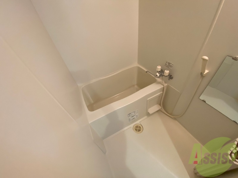 バス・シャワールーム　お風呂になります。一日の疲れを癒してくださいね。　"