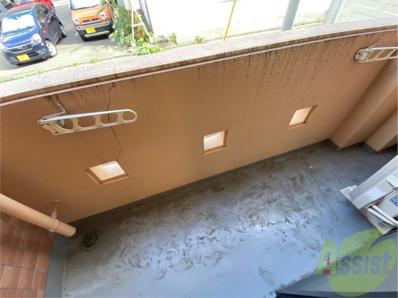 バルコニー　バルコニーです。洗濯物を干すもよし、一息つくもよしですね。