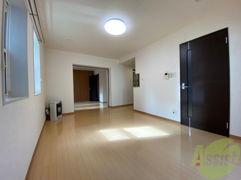 居室・リビング　広くてきれいなリビングです！快適に過ごせそうですね。