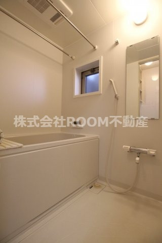 バス・シャワールーム　コンパクトで使いやすいお風呂です