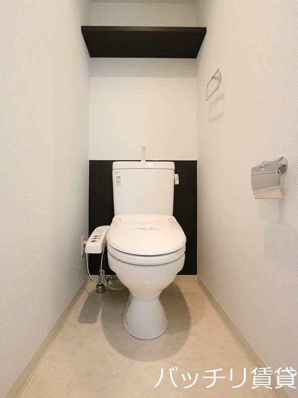 トイレ　別号室タイプの為、現状を優先致します。