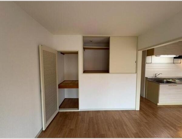 収納　衣類の収納に便利な押入が付いています！