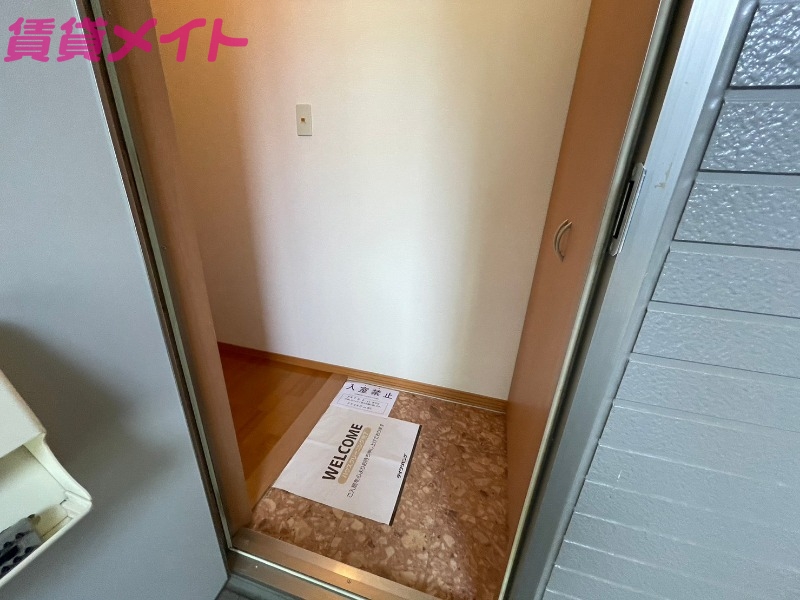 玄関　同物件別室画像