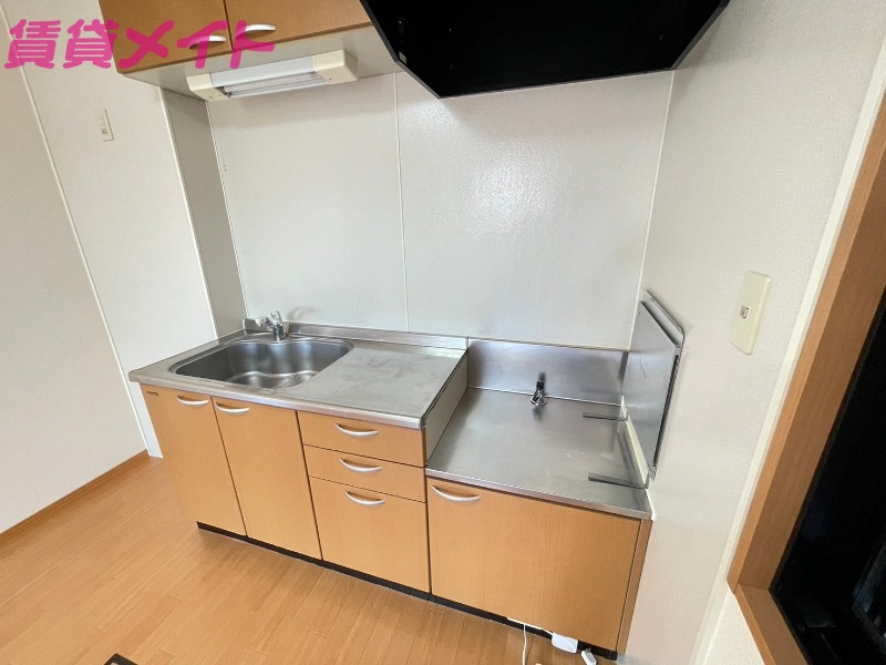 キッチン　同物件別室画像