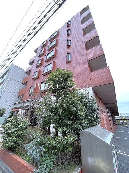 建物外観　6階建てマンションです