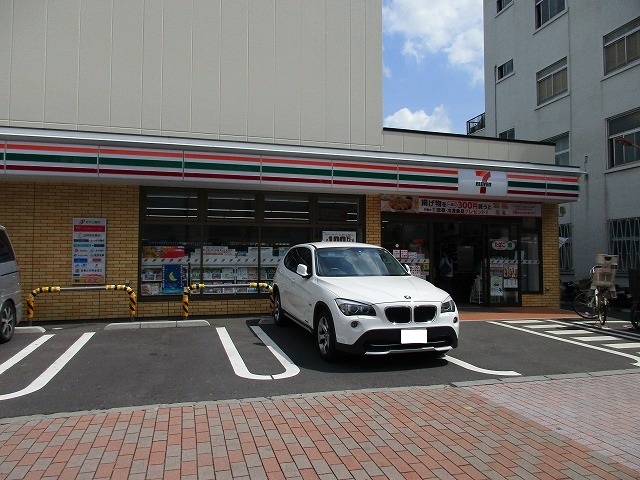 コンビニ　セブンイレブン（コンビニ）まで571m
