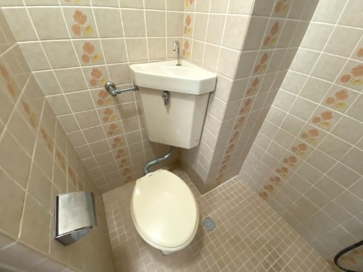 トイレ　ユニットバスですが、トイレスペースは確保されています☆
