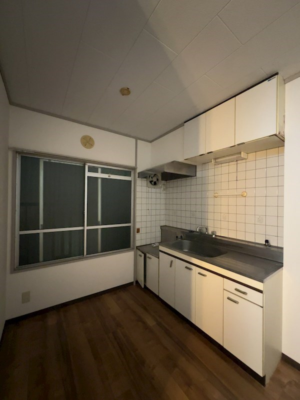 キッチン　現在改装中の為、別の部屋の写真です。
