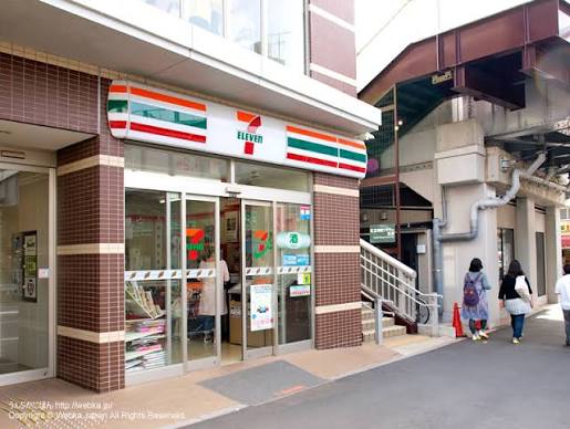 コンビニ　セブンイレブン横浜反町駅前店（コンビニ）まで221m