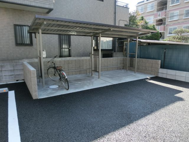 その他共有部分　屋根付きの駐輪場
