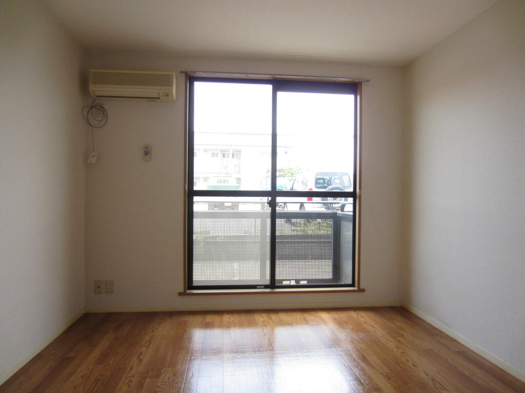 ヒルズ北屋敷の居間写真