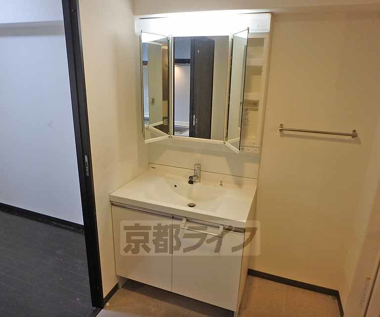 洗面設備　朝の支度はこちらでどうぞ