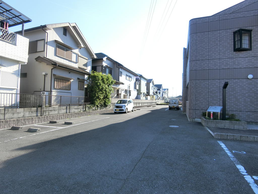 【アシューレ東岸和田の駐車場】