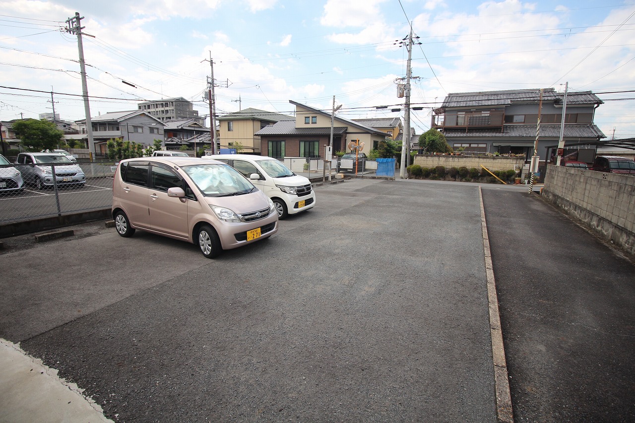 【ハラダハイツの駐車場】