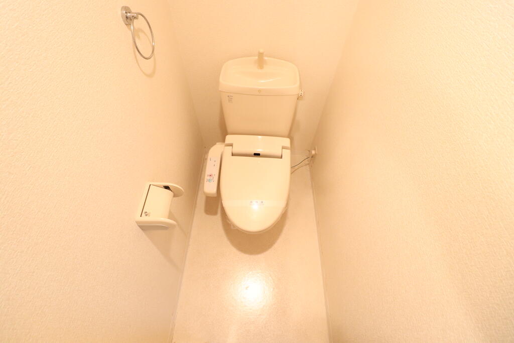 トイレ　温水洗浄付きトイレです！