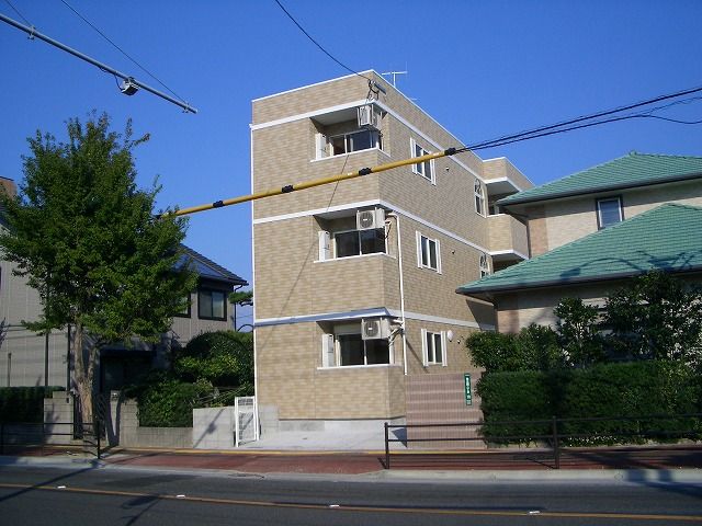 福岡市中央区梅光園のアパートの建物外観